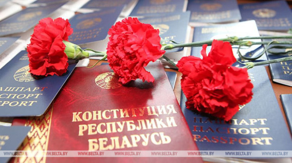Более 500 школьников Гомельской области получат паспорта во время акции "Мы - граждане Беларуси!"