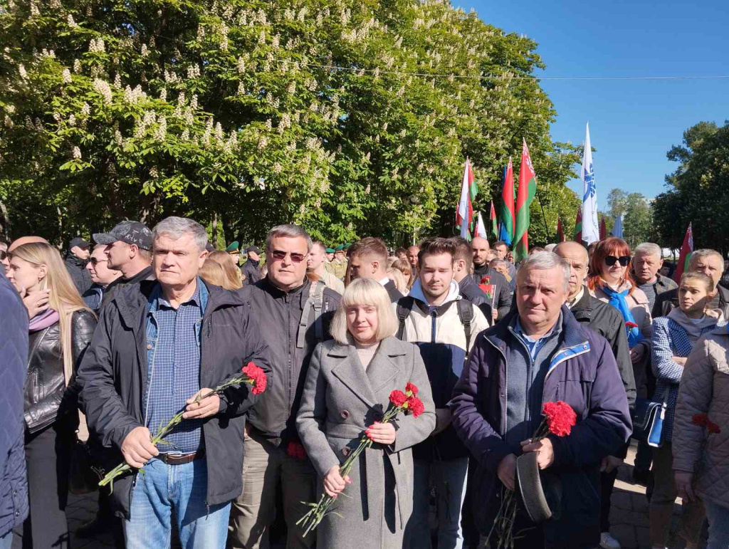 ТОРЖЕСТВЕННЫЙ МИТИНГ ПРОШЁЛ В ГОМЕЛЕ У КУРГАНА СЛАВЫ 